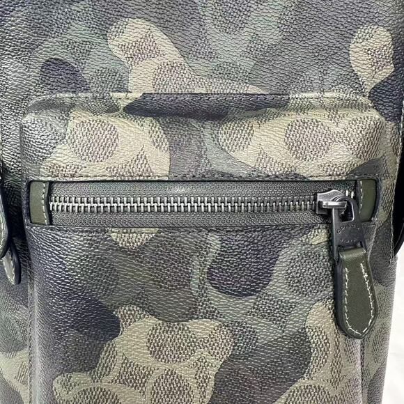 COACH Men’s West Pack In Signature Camo Print Gunmetal/Dark Shamrock CW312 NWT - Picture 2 of 8